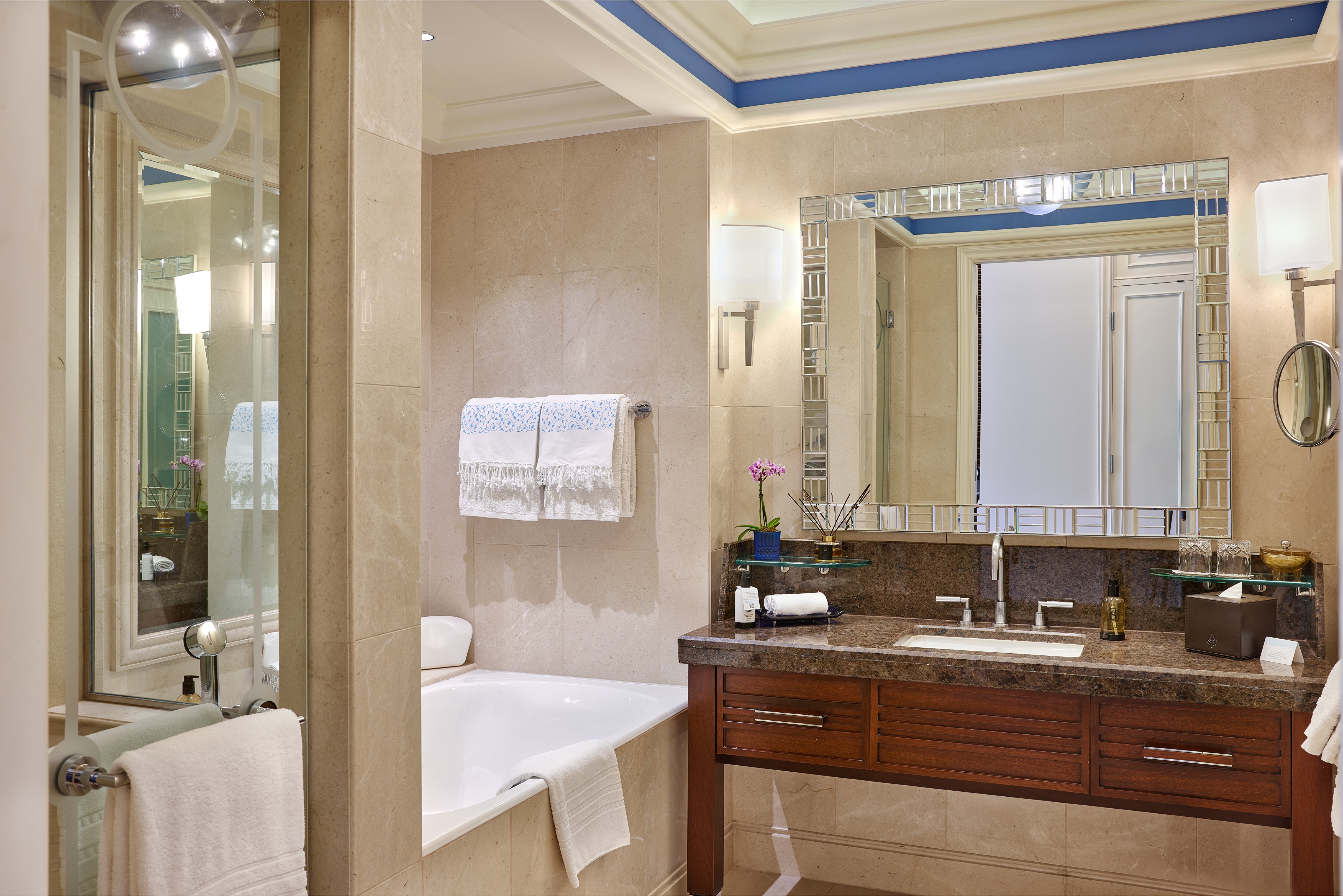 Four Seasons Hotel Istanbul at the Bosphorus 78/80