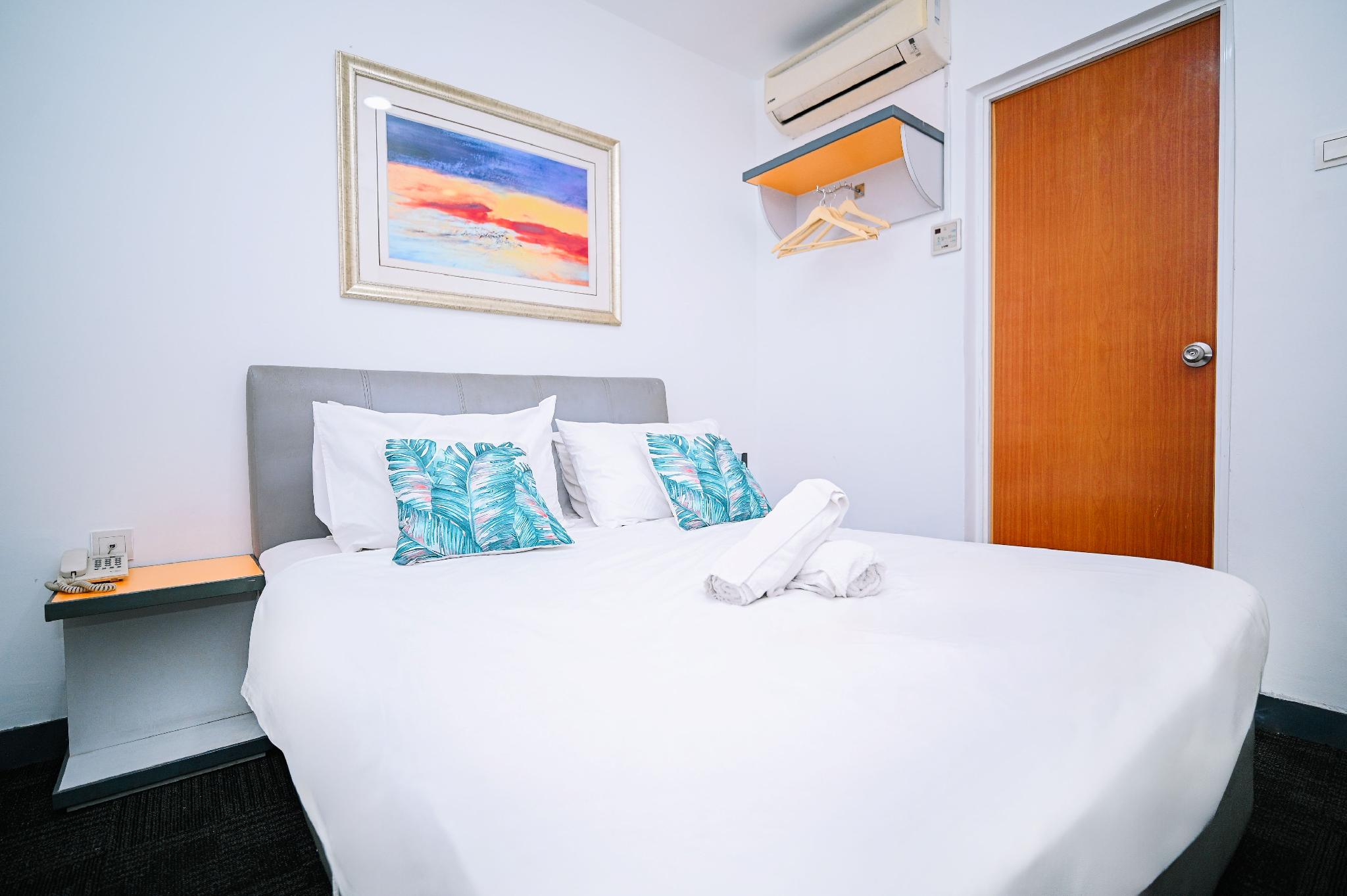 STANDARD QUEEN ROOM