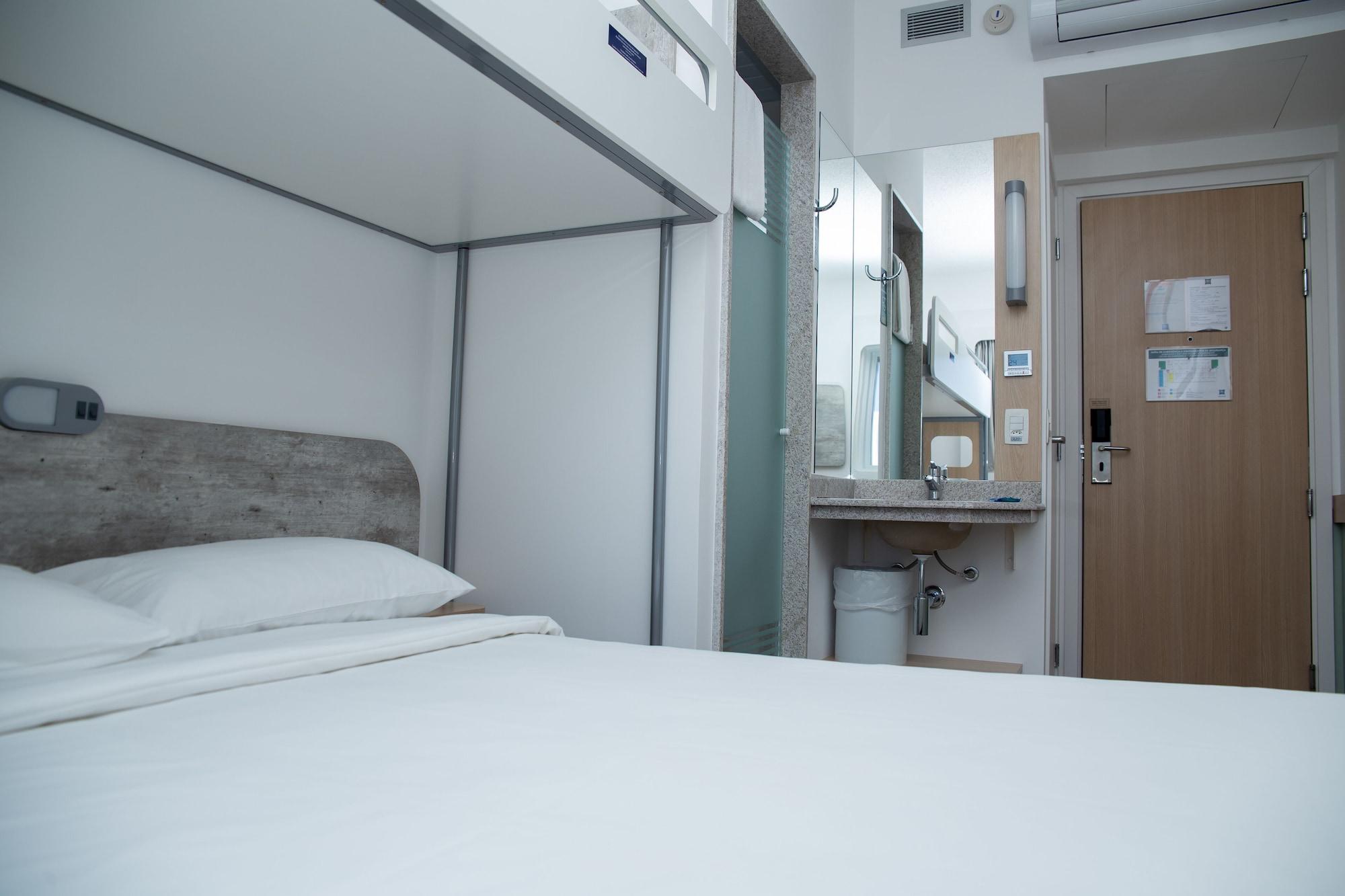 Apartment, Multiple Beds