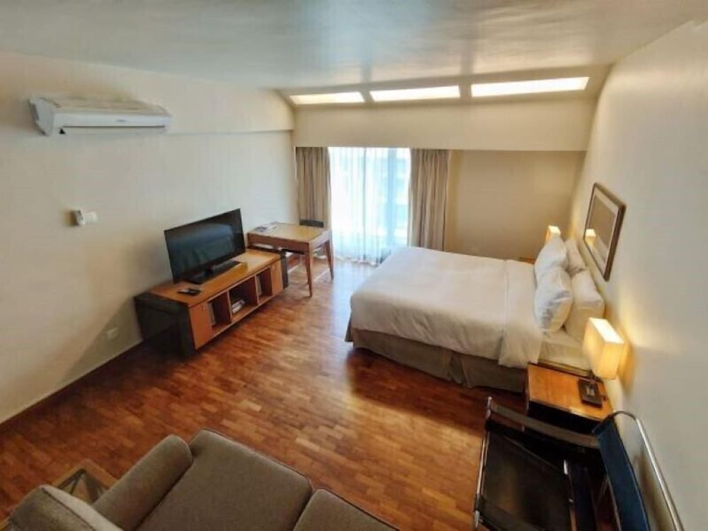 STUDIO, SUITE