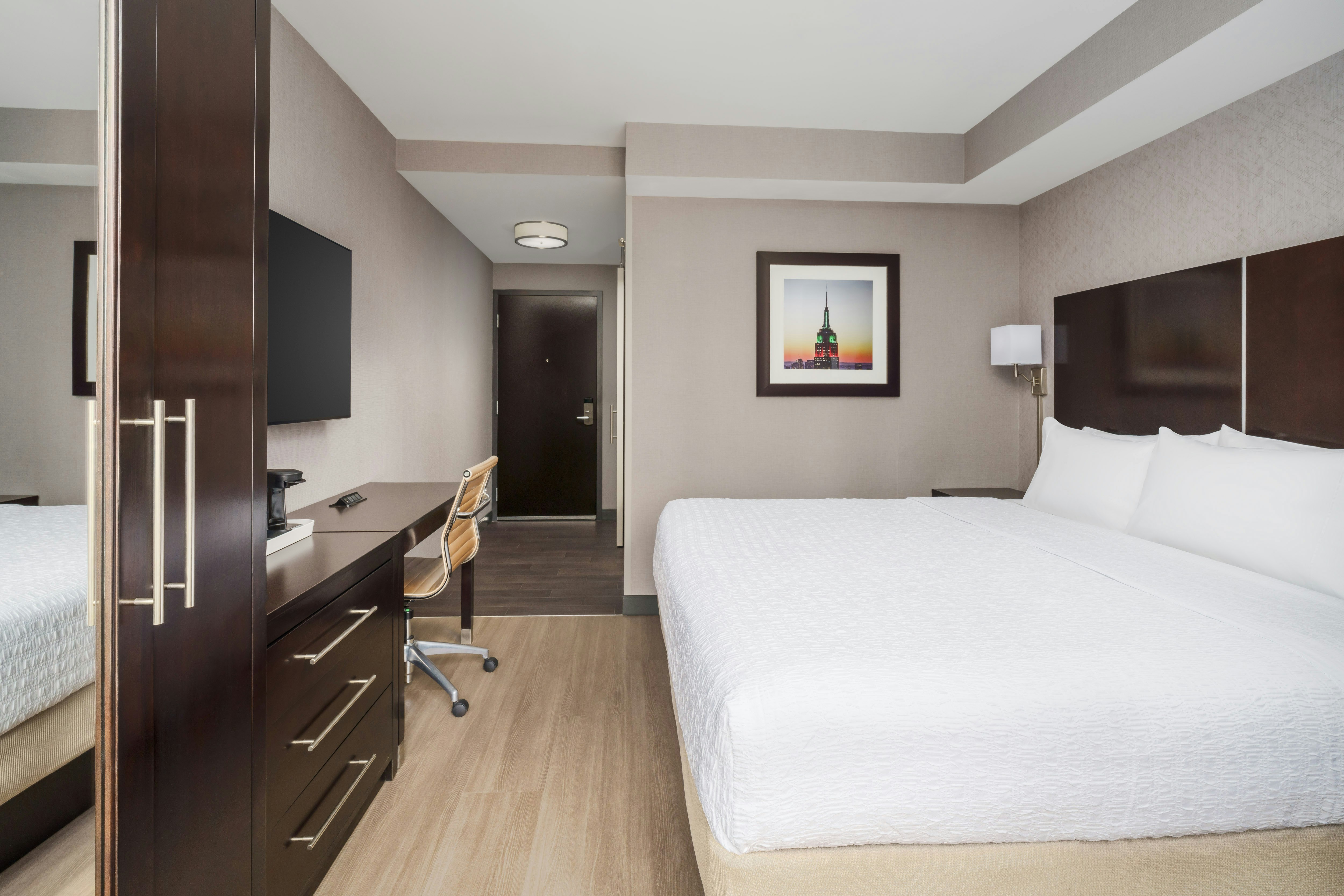 ROOM, KING BED