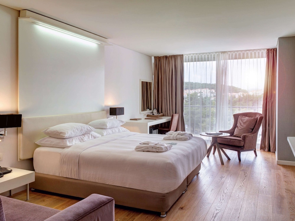 CLASSIC, TWIN BEDS, PARK VIEW