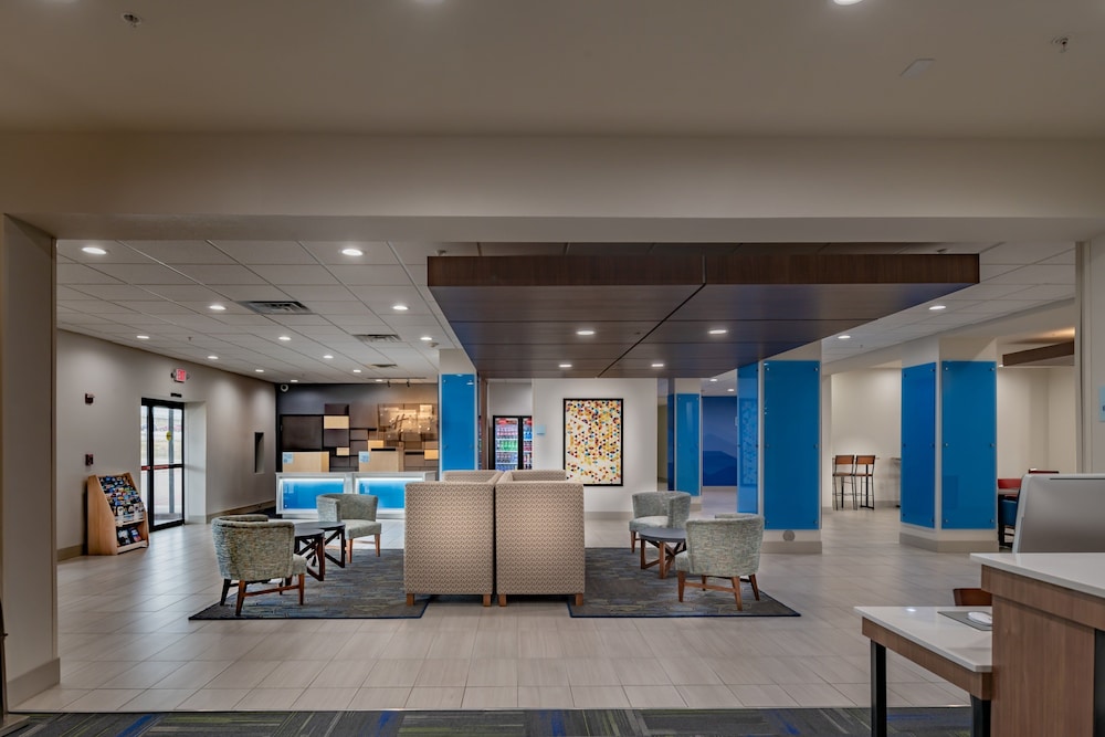 Holiday Inn Express Suites N Waco Area West 15/51