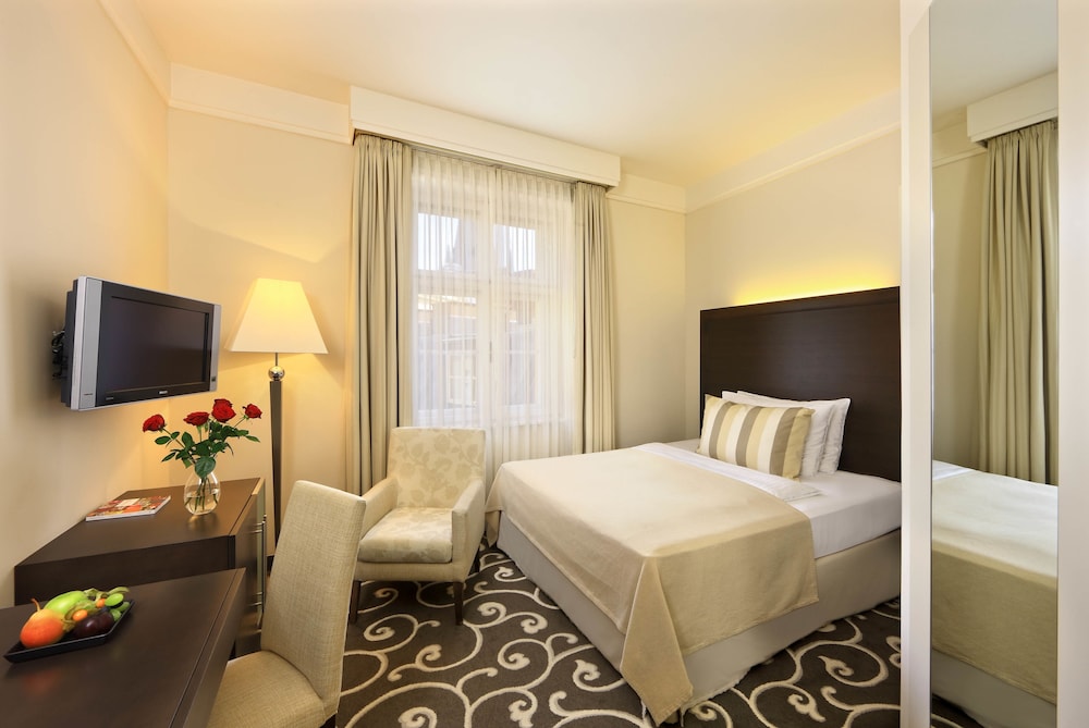 Grand Hotel Bohemia 4/50