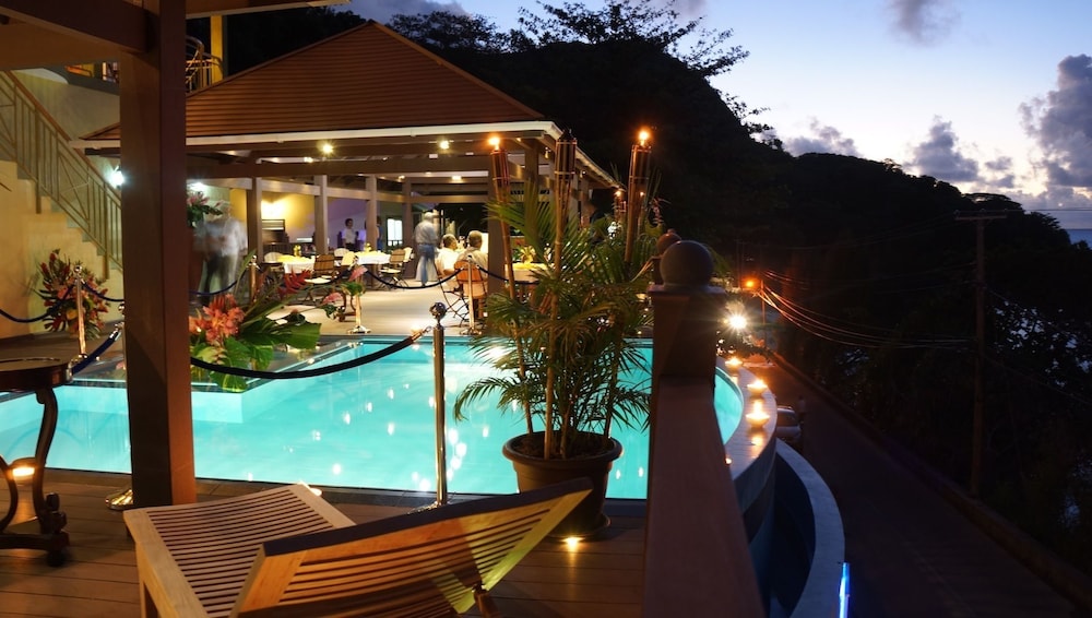 Treasure Cove Hotel 56/58