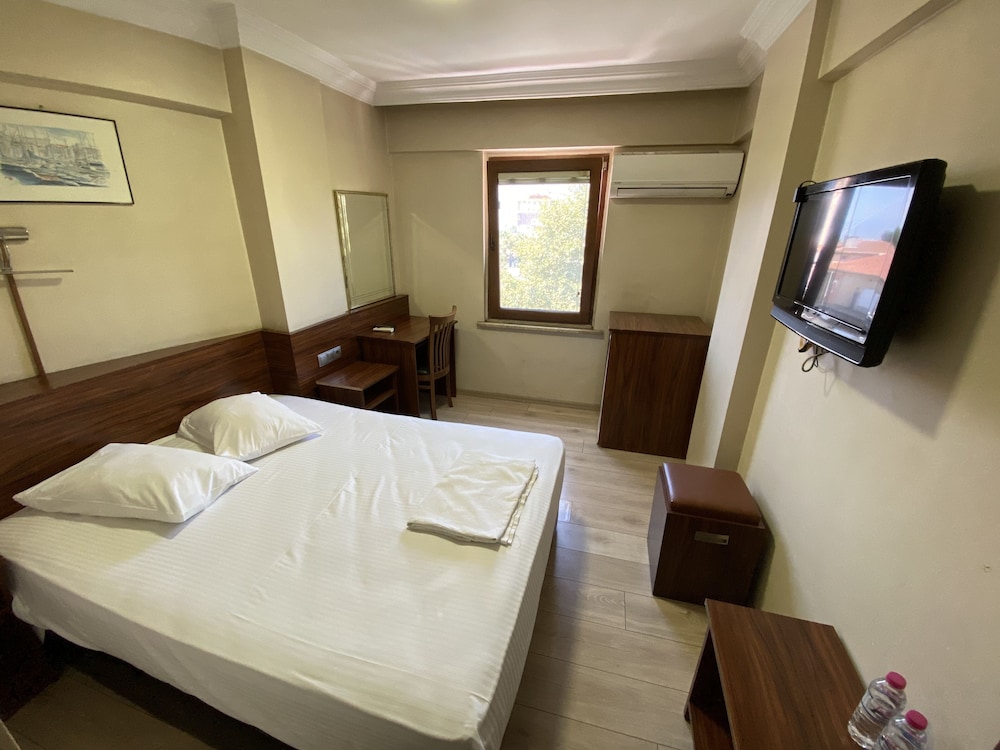 Hotel Cenedag 5/33