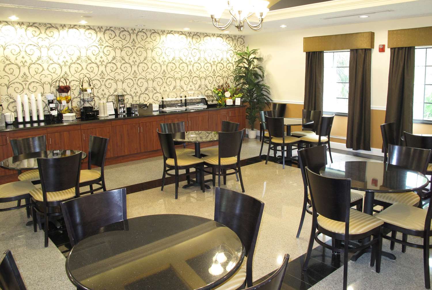 La Quinta Inn & Suites by Wyndham Port Orange / Daytona 44/57