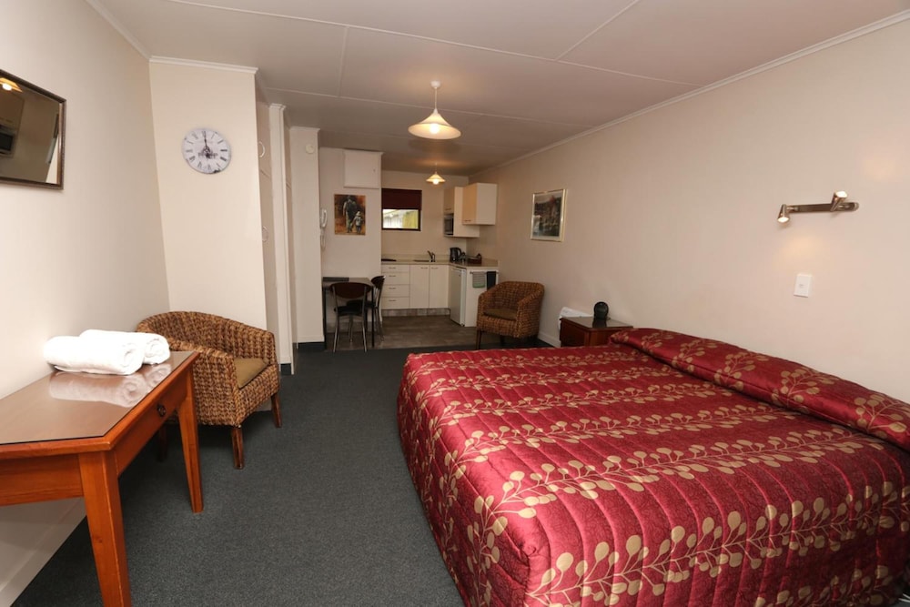 Commodore Motor Lodge 9/58