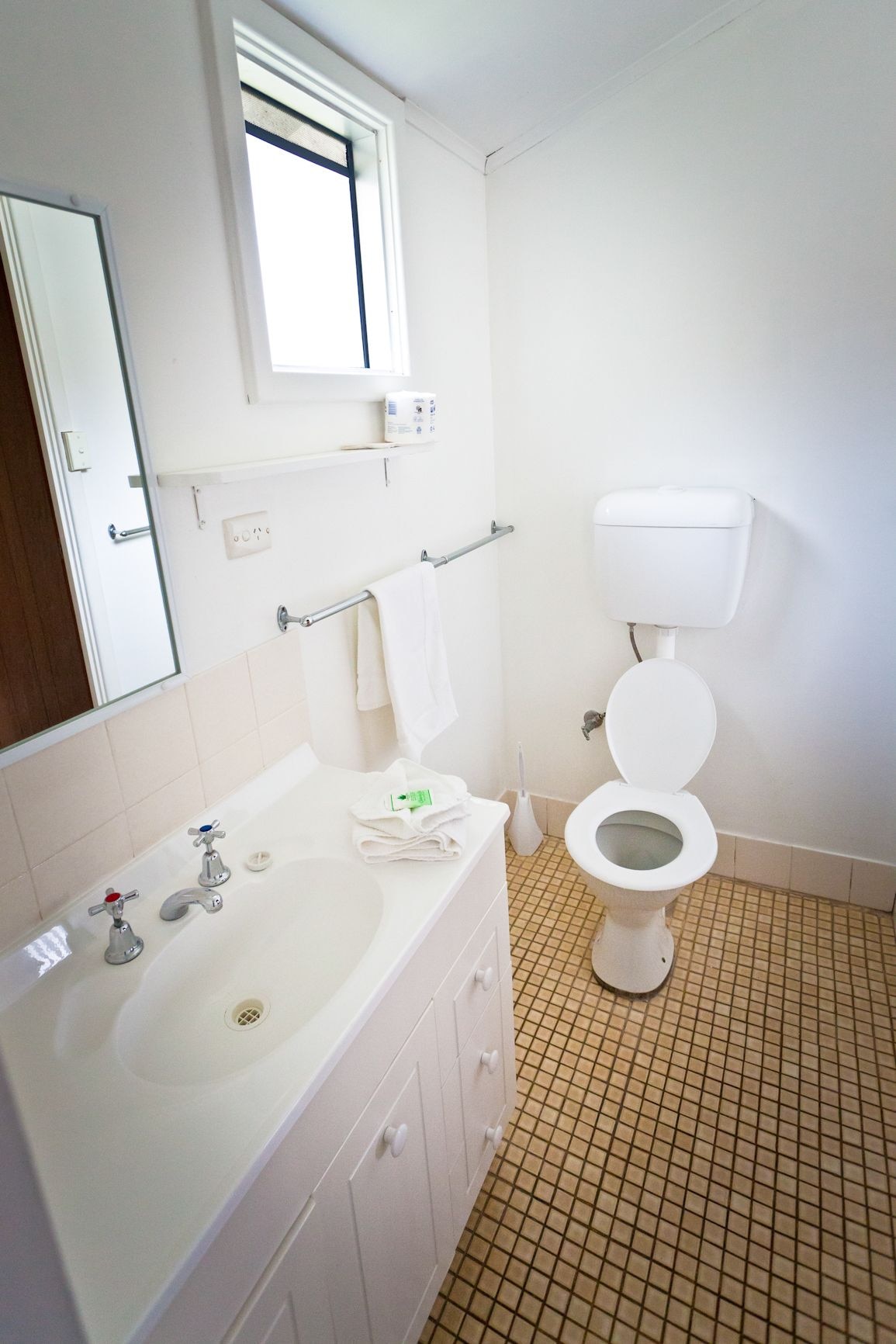 2 Bedrooms, Senior, Chalet, 2 Queen Beds, Partial Sea View, Accessible