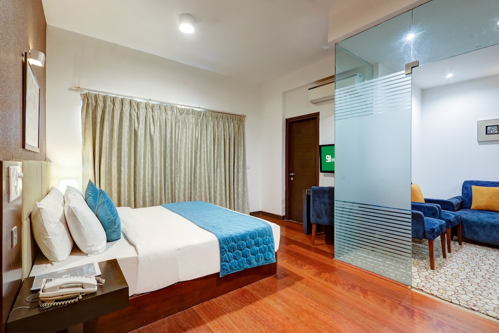 Stately Suites, Golf Course Road 25/58
