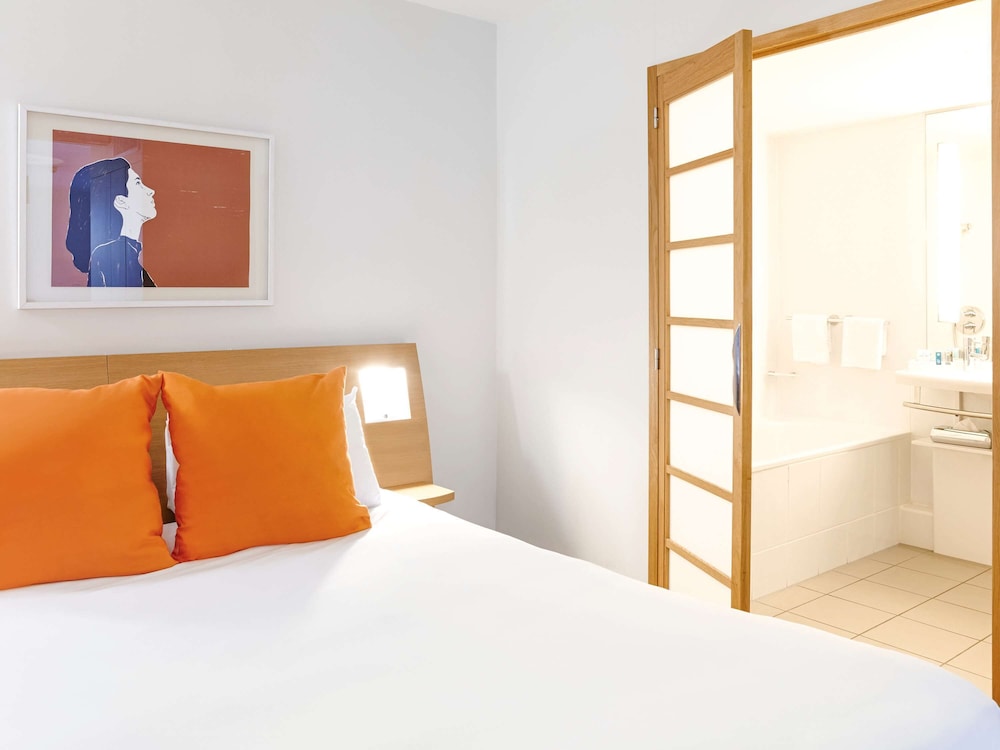 NOVOTEL EDINBURGH PARK 28/71