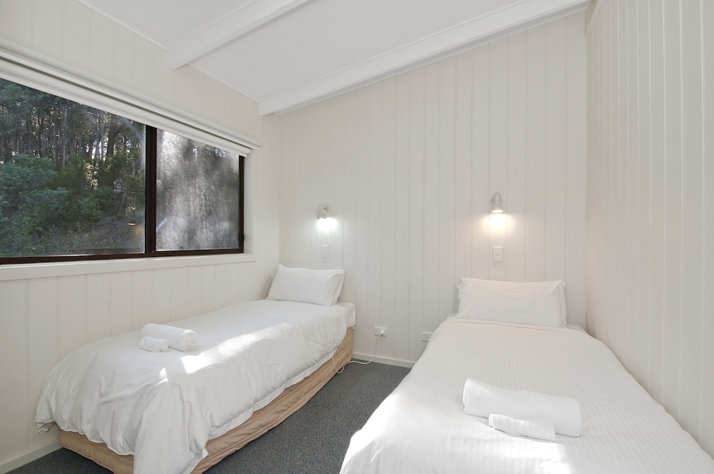BEACON POINT OCEAN VIEW VILLAS 14/70