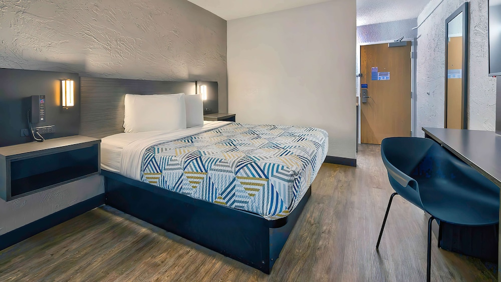 غرفة قياسية بسرير مزدوج