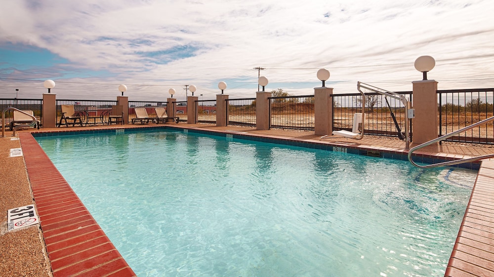 Best Western Club House Inn & Suites 3/34