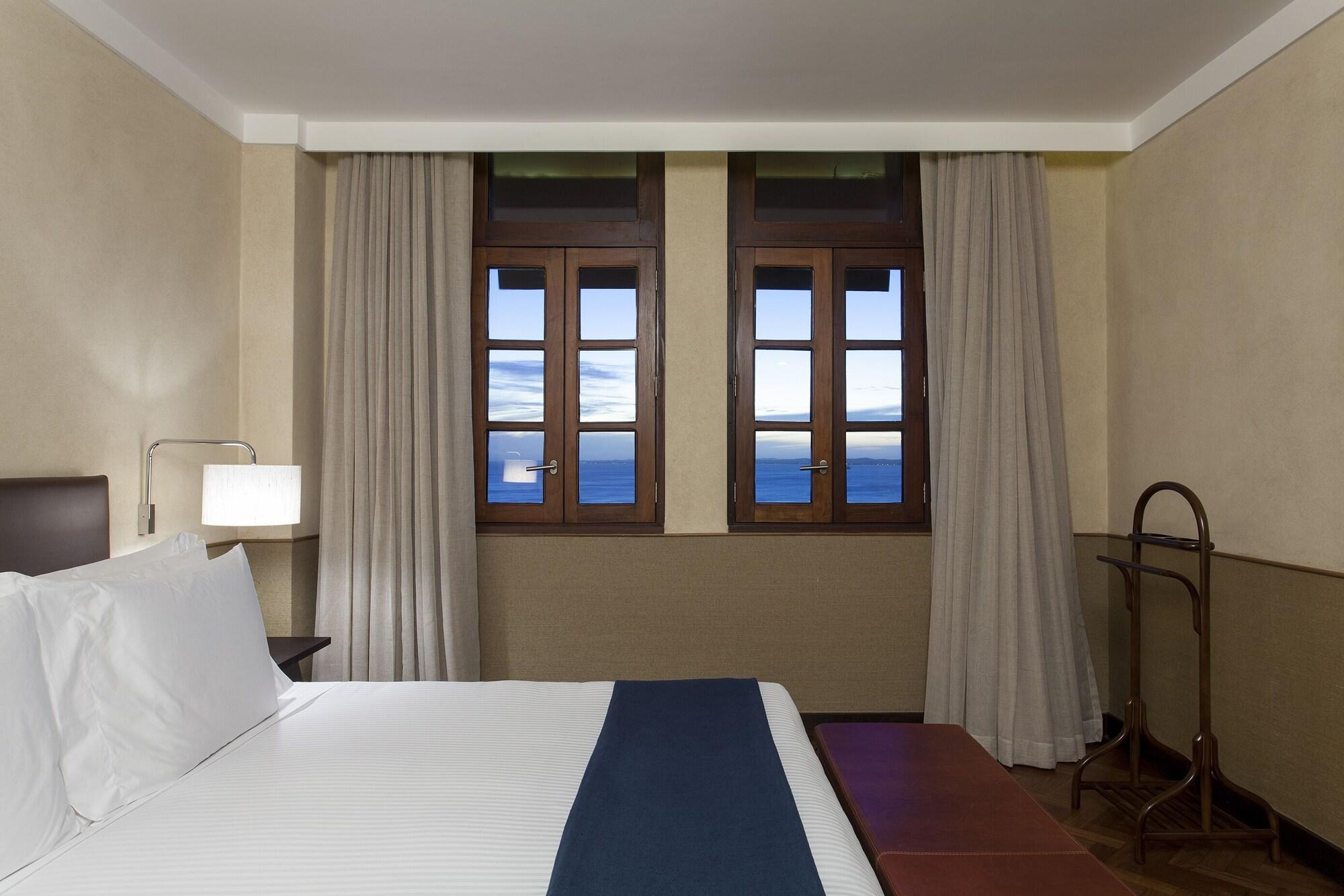 Deluxe, Ocean Front