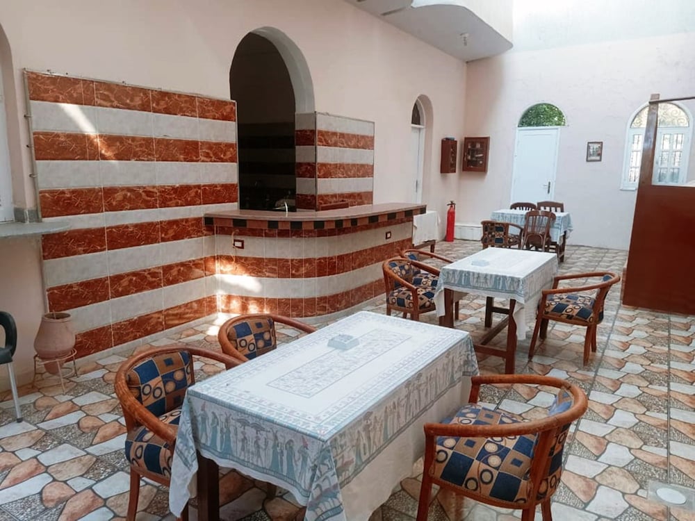 Amenophis Hotel 38/50