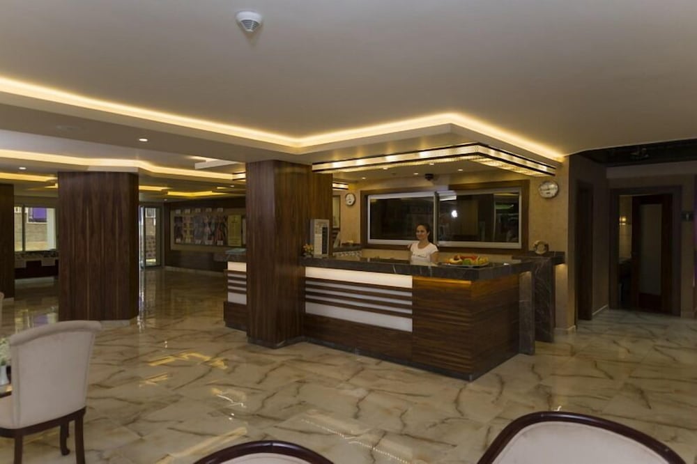 Lavinia Apart Hotel 12/66