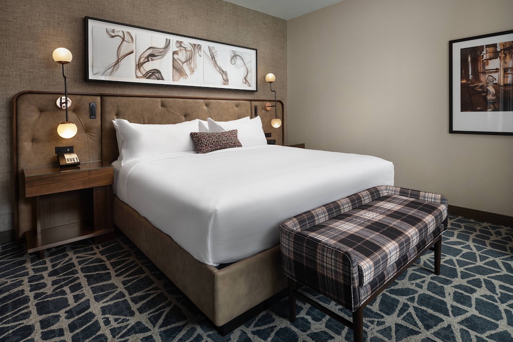 Hotel Distil Autograph Collection 14/82