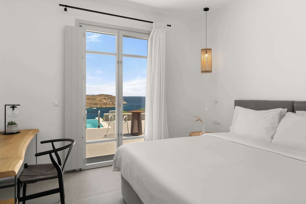 JUNIOR SUITE, SEA VIEW, PRIVATE POOL