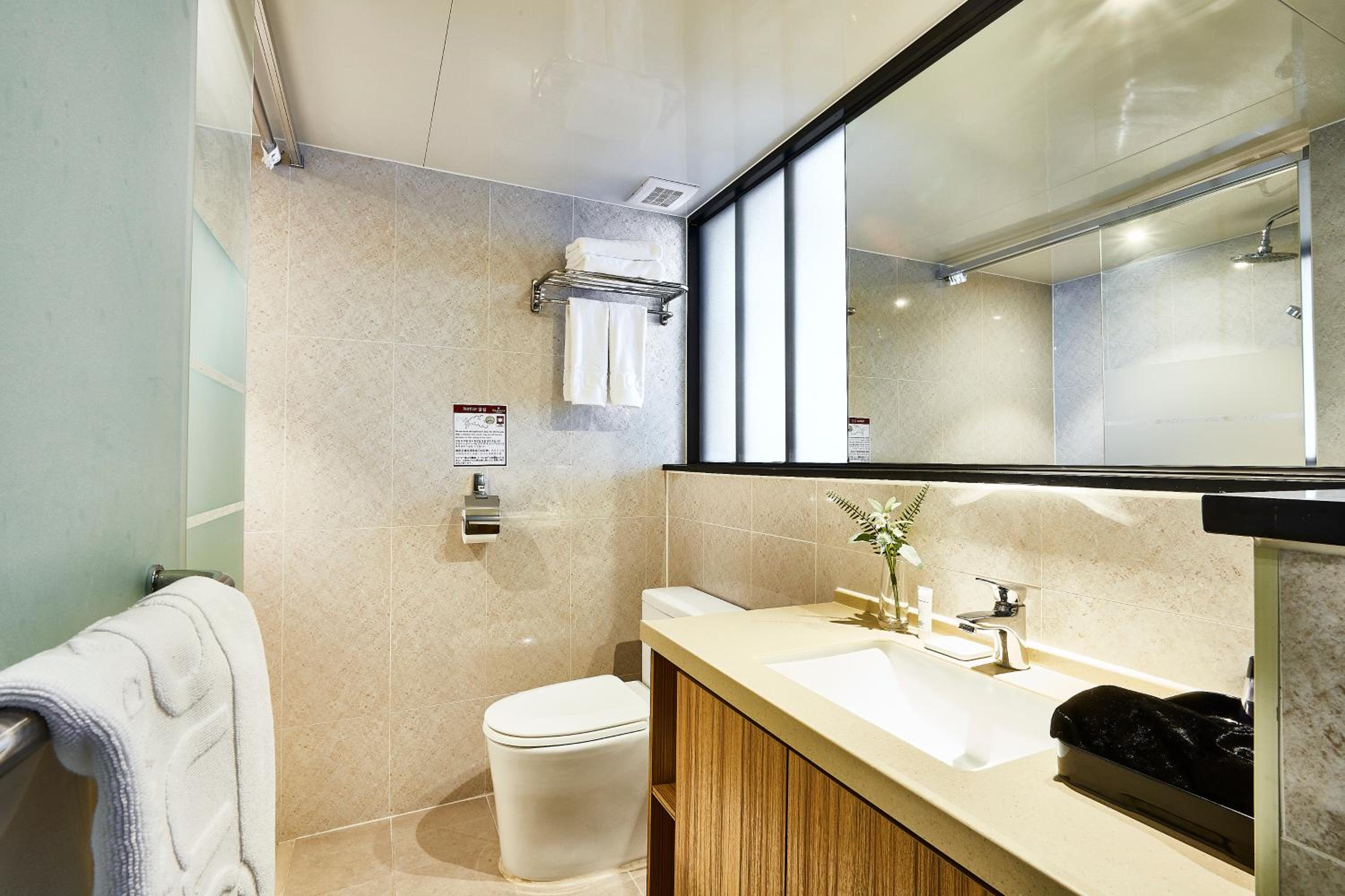 Golden Harbor Hotel Pyeongtaek 17/18