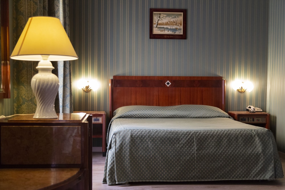Jr Hotels Bocconi Milano 33/60