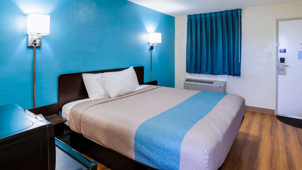 Motel6 Odessa, TX 2nd Street 10/26