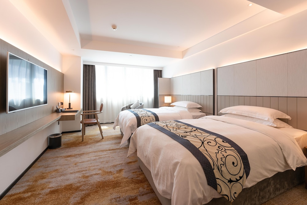 ELEGANT, TWIN BEDS