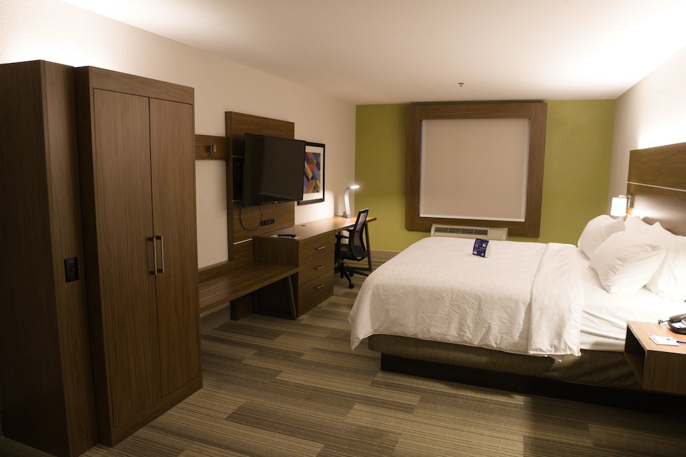 Holiday Inn Express Hotel And Suites Douglas 30/60