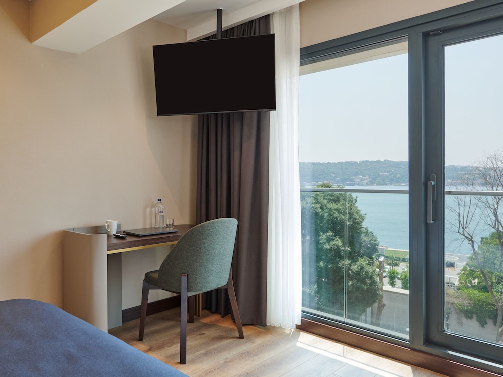 Ciragan Hotel Bosphorus Istanbul 60/68
