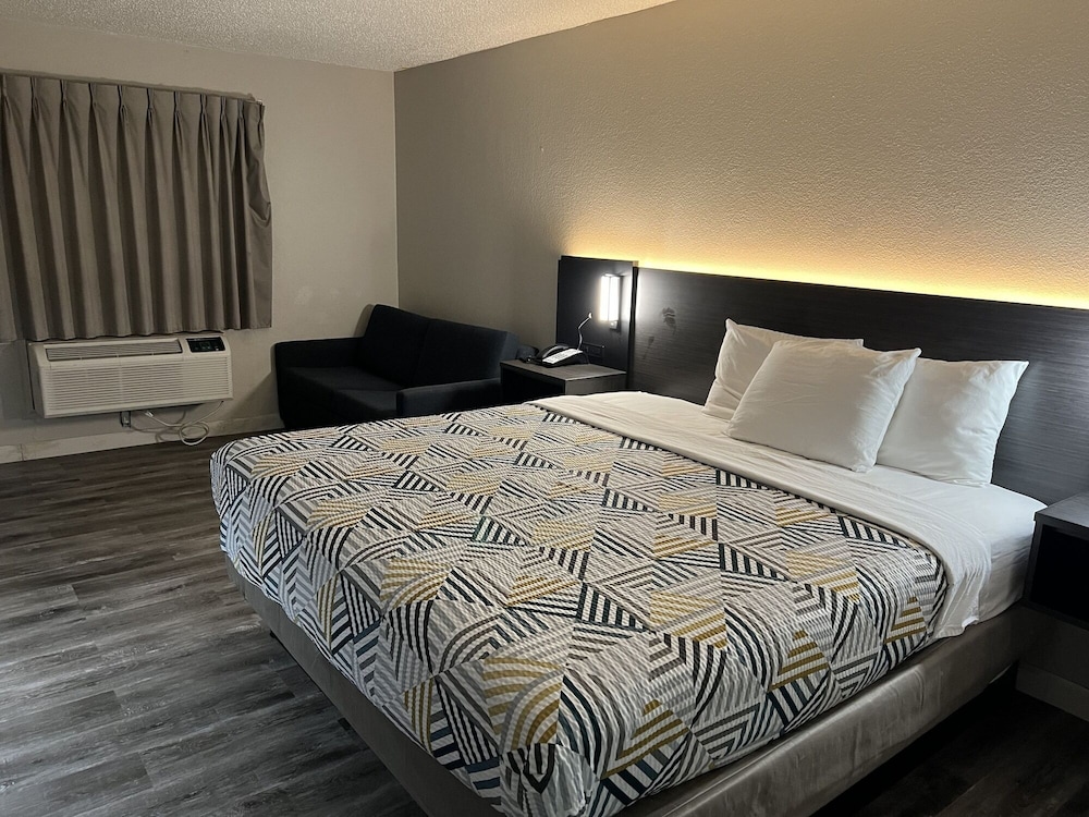 1 King Bed - Mobil Acc RI Shwr Nsmk Sofabed