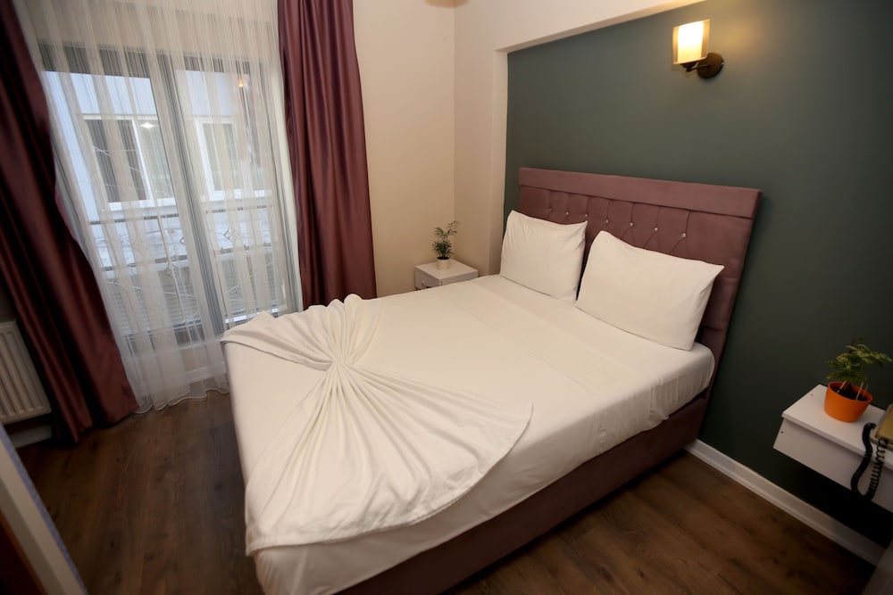 Senyor Garden Hotel 11/50