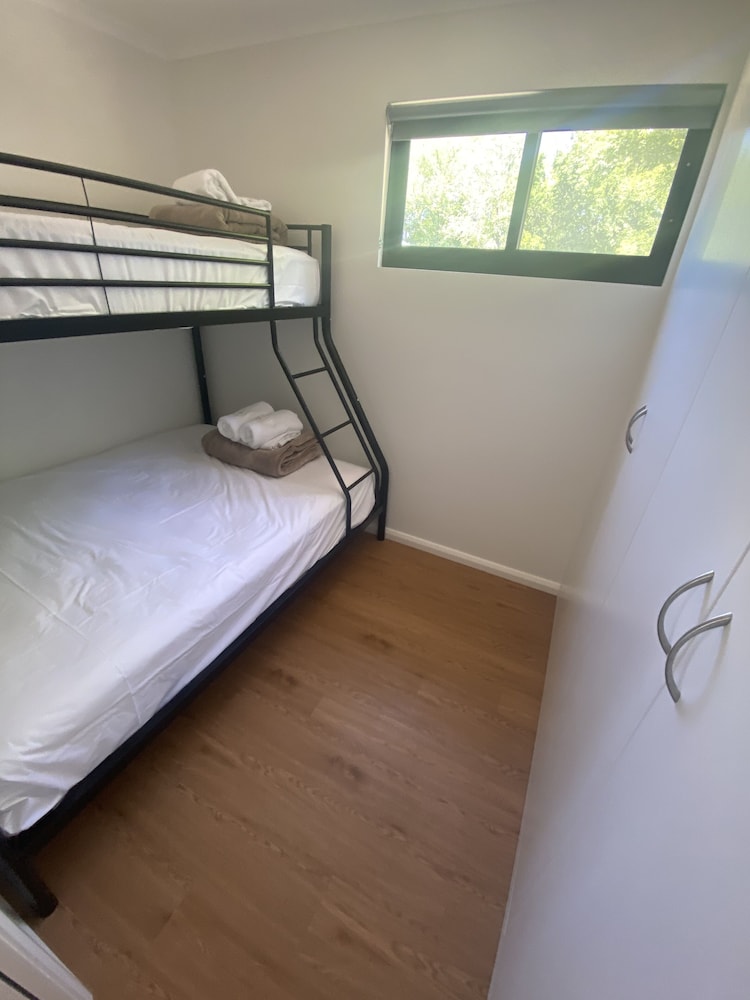EUREKA STOCKADE HOLIDAY PARK 17/80