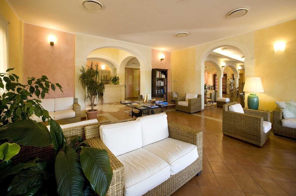 Lantana Resort Hotel and Apartments 7/68