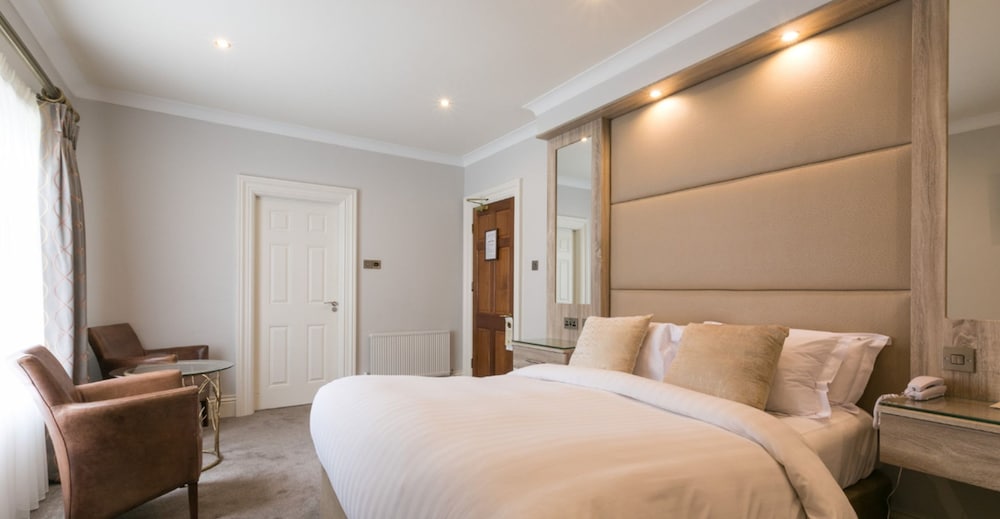 Fitzgeralds Woodlands House Hotel 2/36