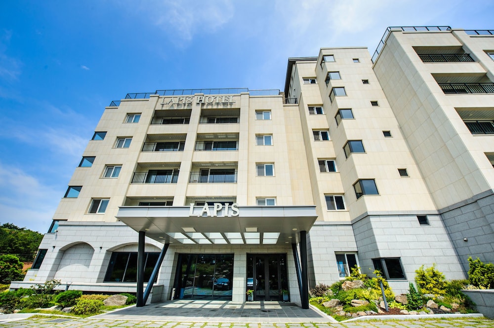 Lapis Hotel 2/70