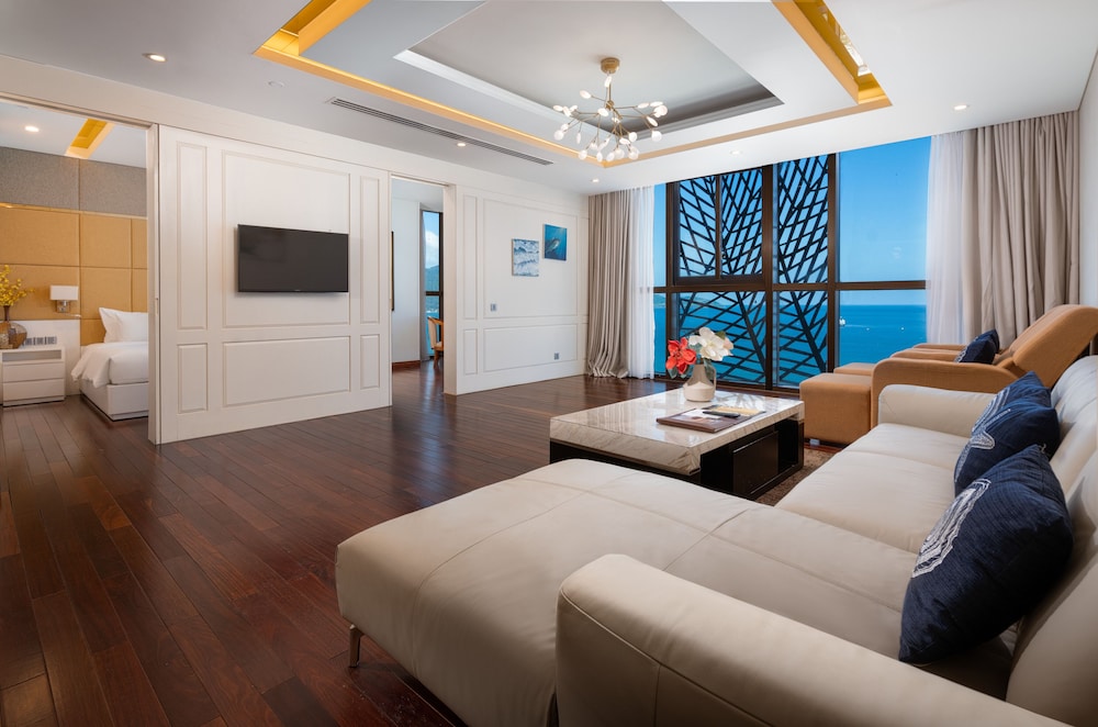 Mandila Beach Hotel Danang 57/77