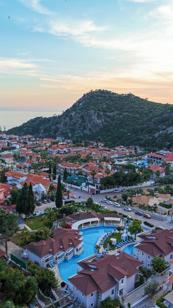 Mozaik Swim Up Hotel and Apartments 45/50
