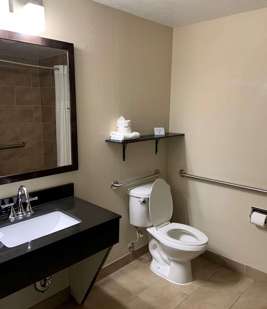 Best Western Airport Inn And Suites Cleveland 13/37