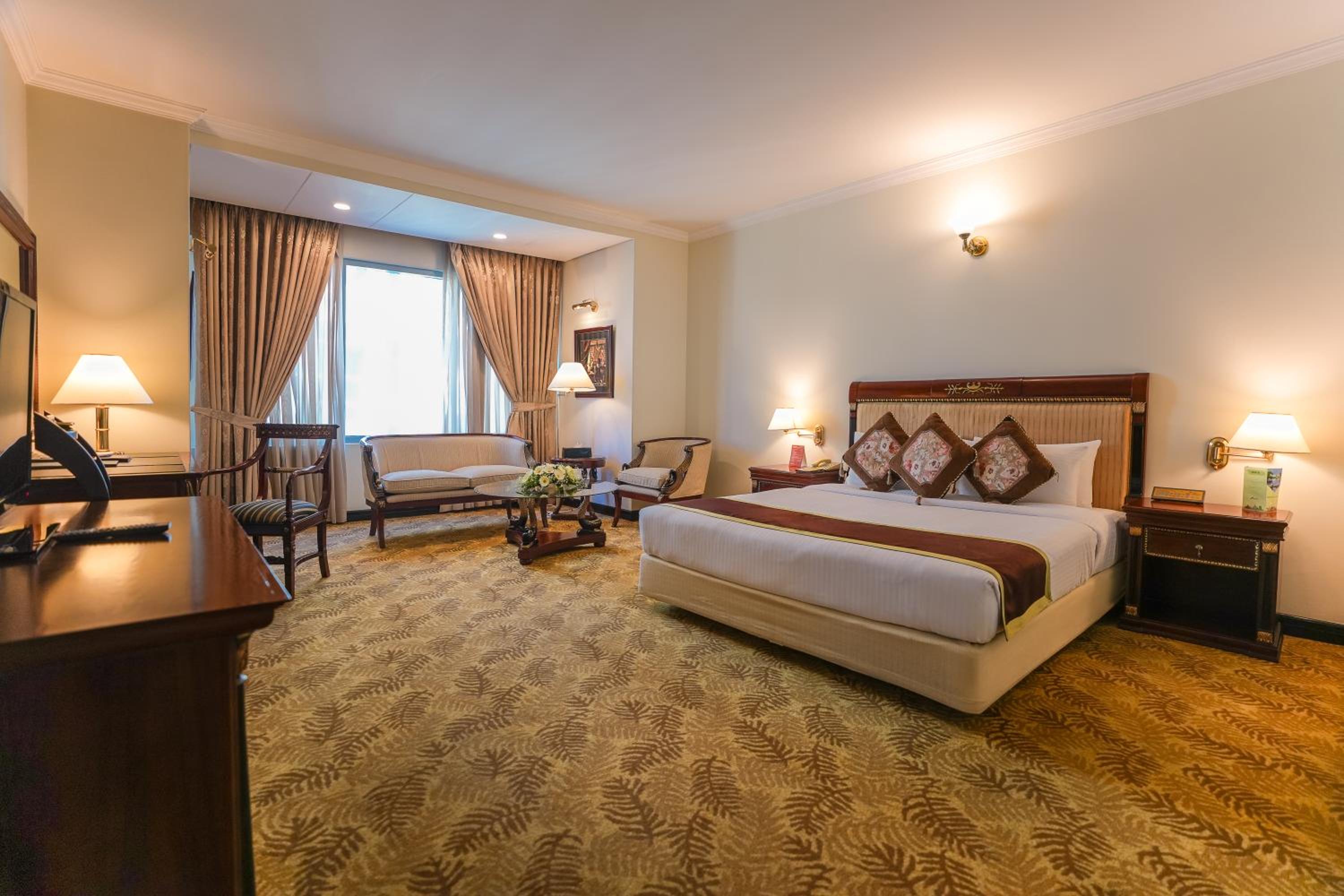 CROWN SUITE