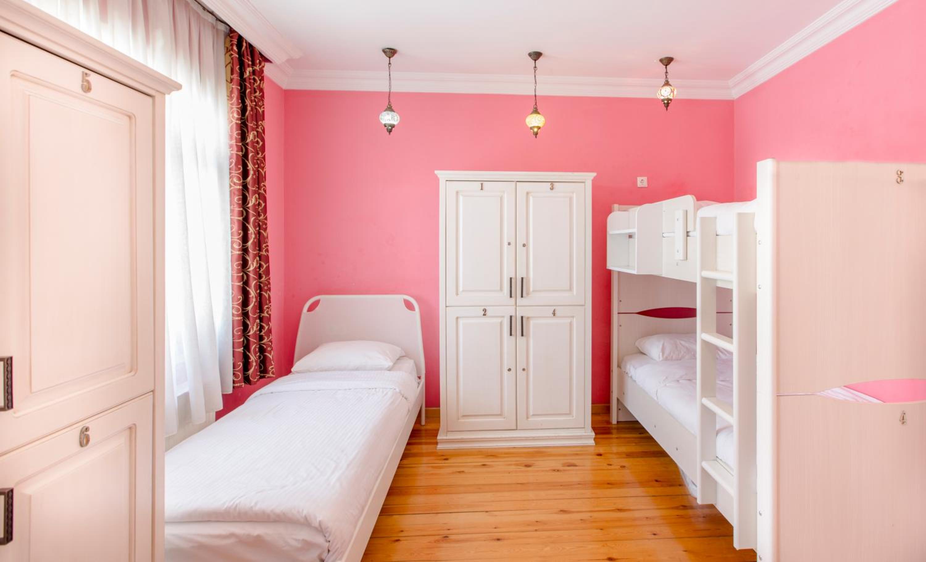 Female Dorm, 6 Beds