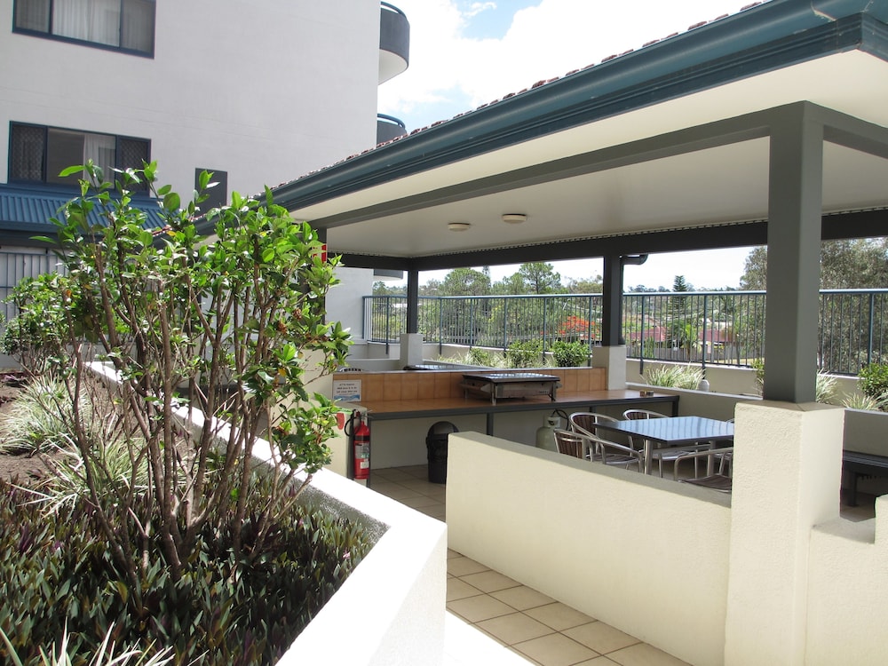 Springwood Tower Apartment Hotel 6/63