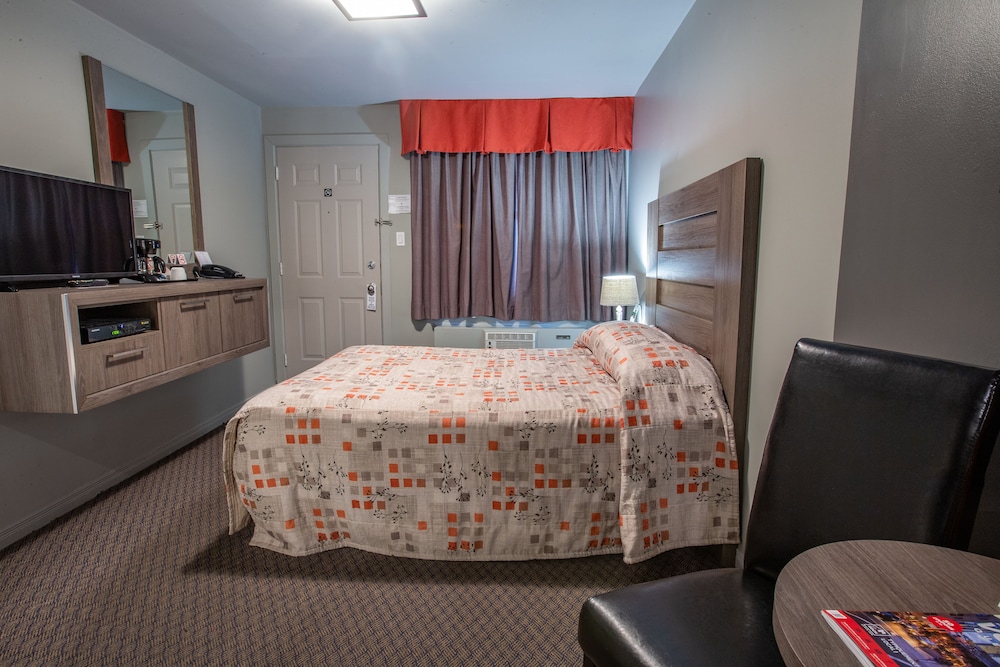 HOTEL MOTEL LE CHATEAUGUAY 10/26