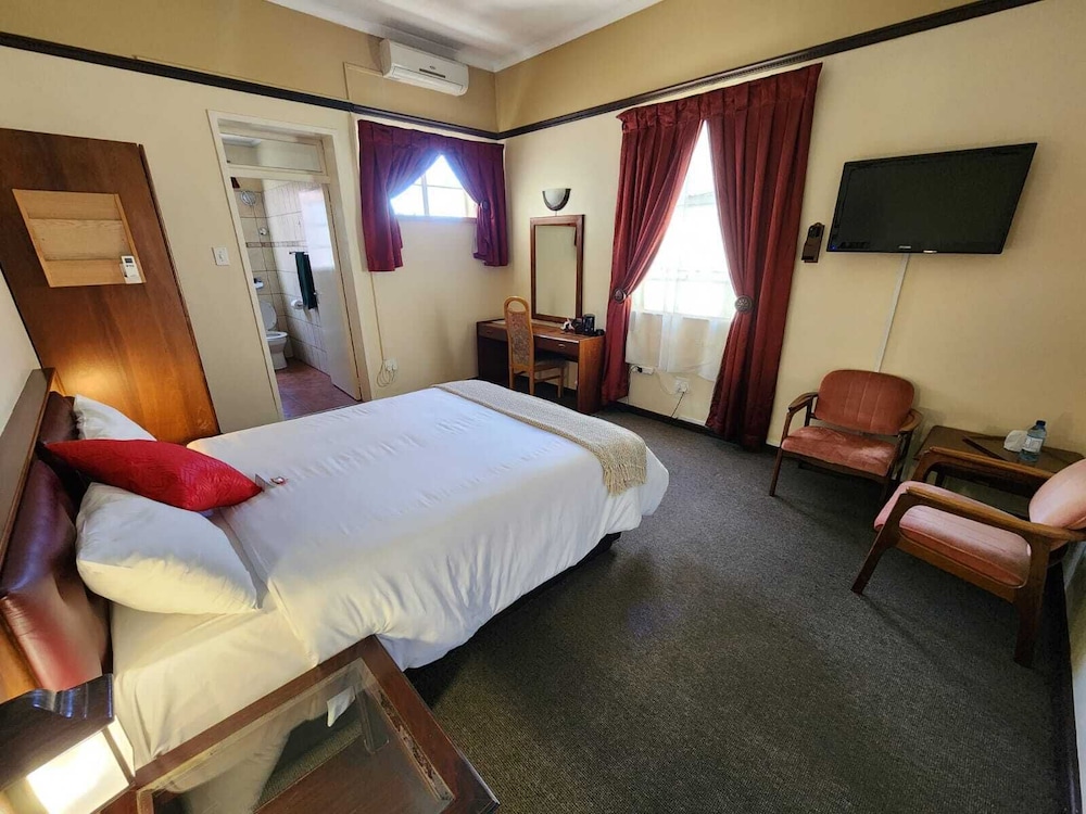 Royal Hotel Ladysmith 8/41