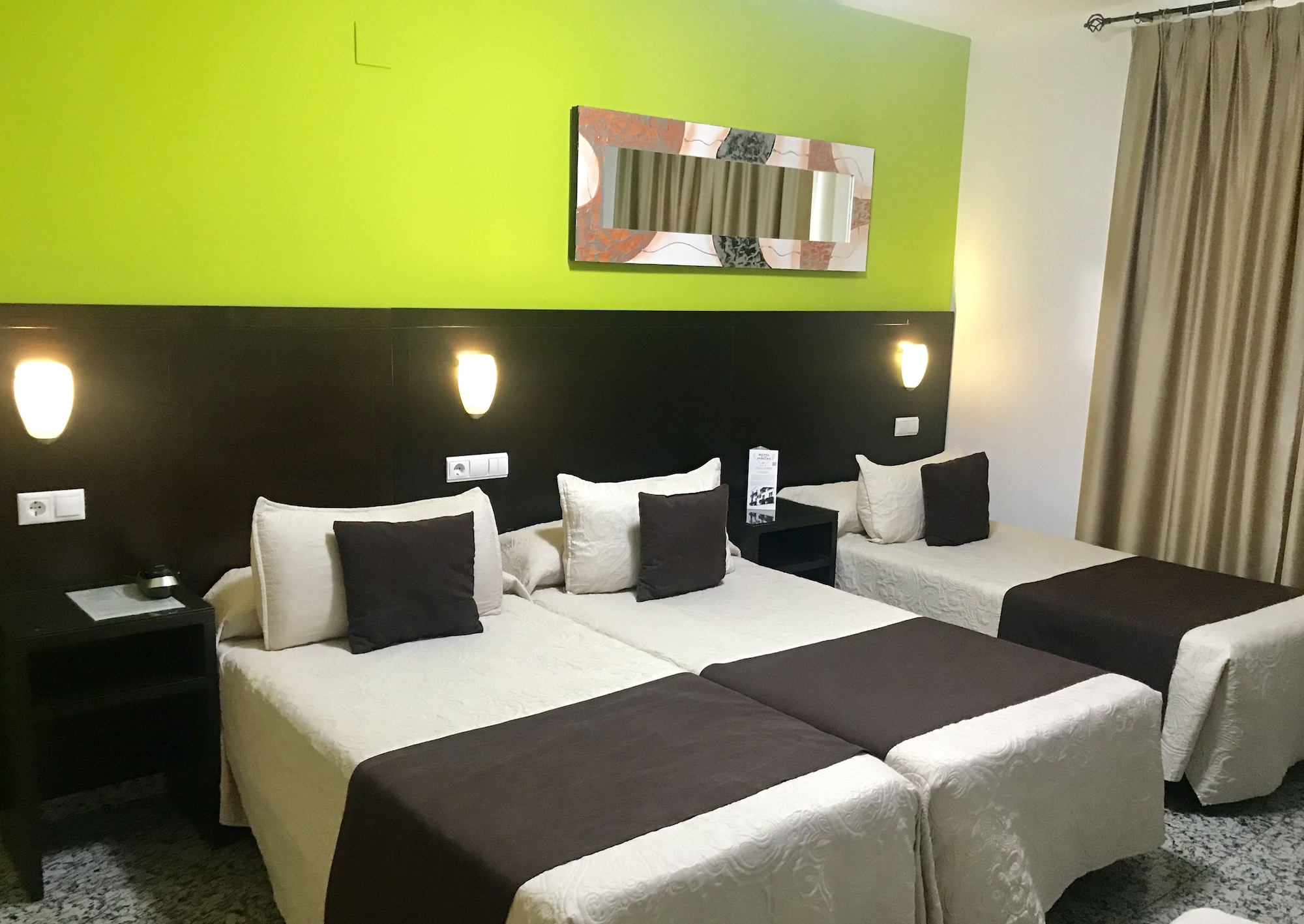 ROOM, TRIPLE