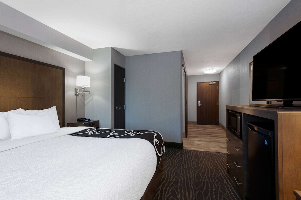 La Quinta Inn and Suites by Wyndham Anchorage Airport 9/23