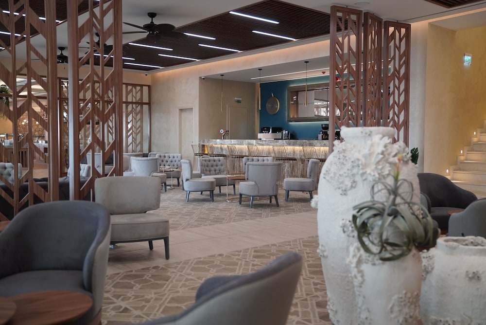 Almyros Beach Resort & SPA 18/23