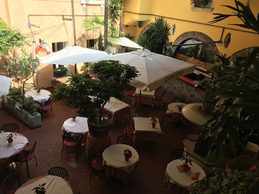 Alessi Hotel Trattoria 59/72