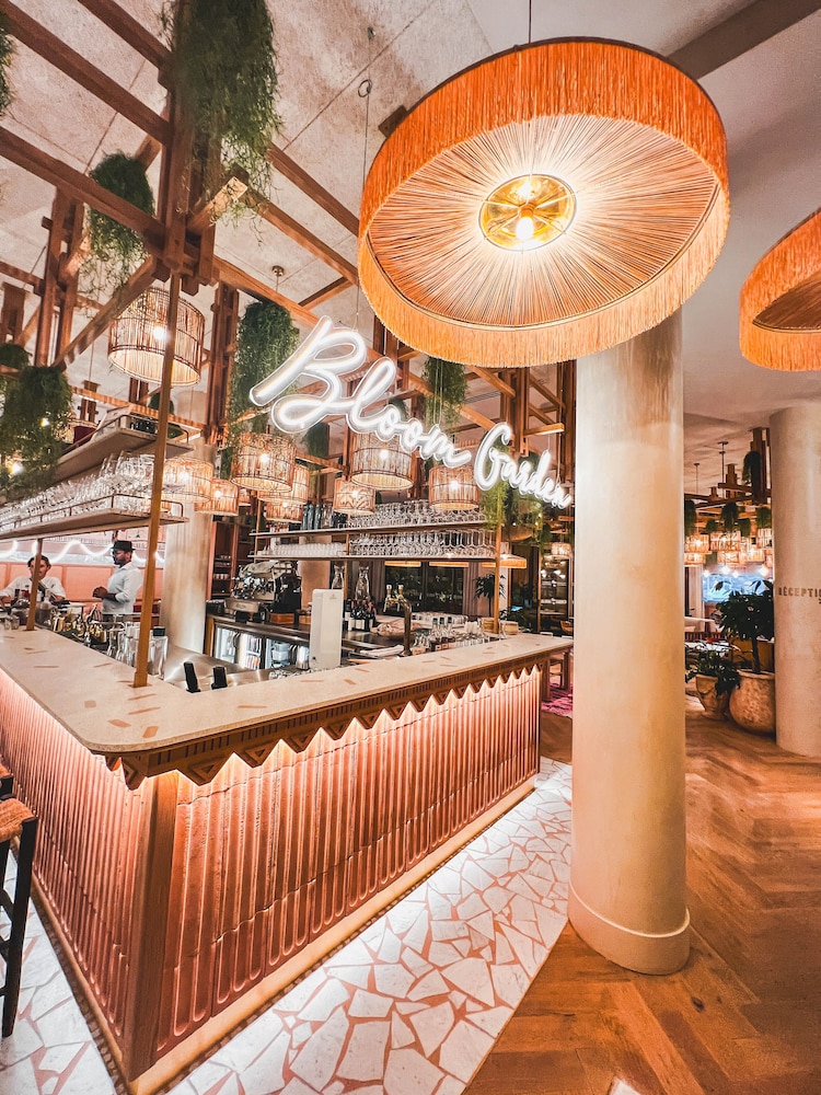 Bloom House Hotel & Spa Paris 48/52
