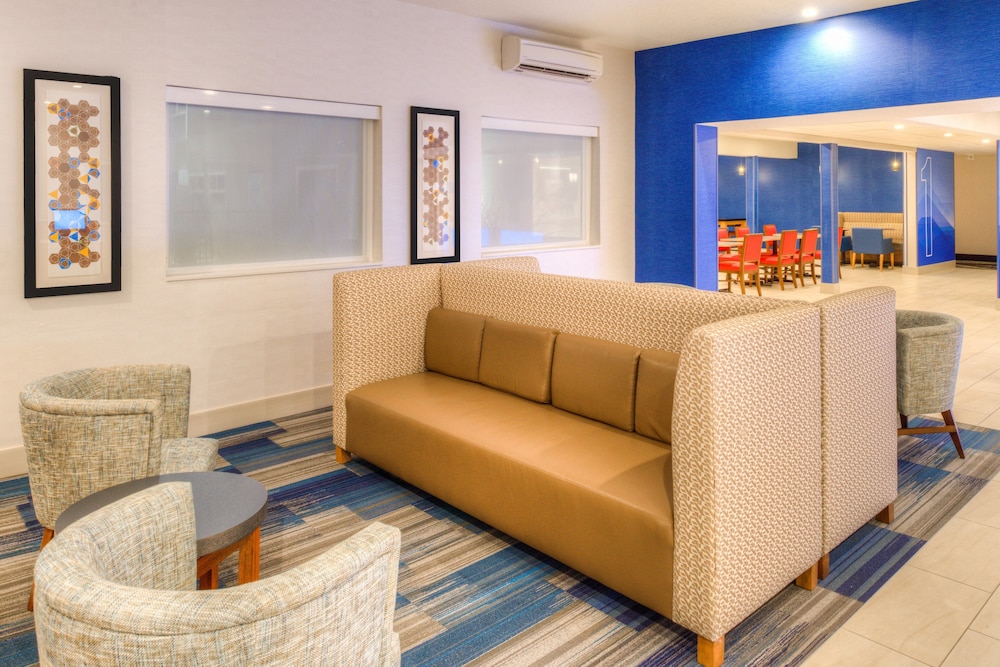 HOLIDAY INN EXPRESS NEWBERG - WINE COUNTRY 44/60