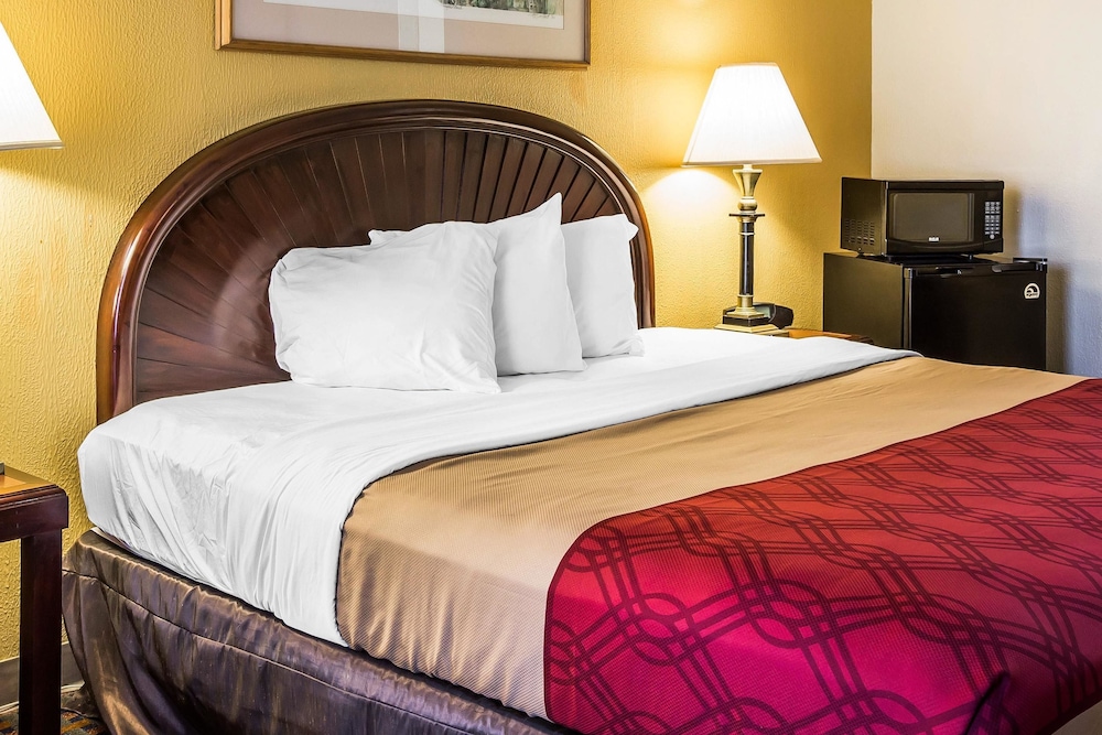 Rodeway Inn & Suites Carrollton, GA 4/42